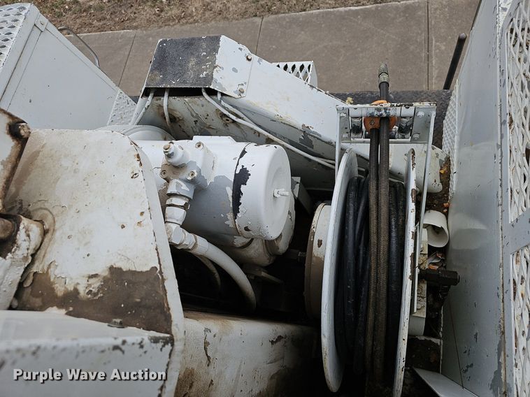 image for item NP9343 1985 Ford F8000 digger derrick truck