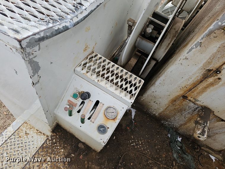 image for item NP9343 1985 Ford F8000 digger derrick truck