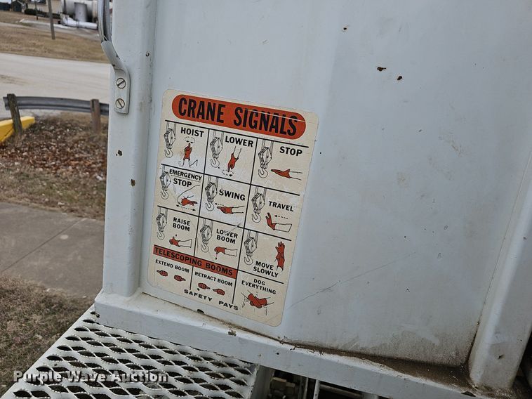 image for item NP9343 1985 Ford F8000 digger derrick truck