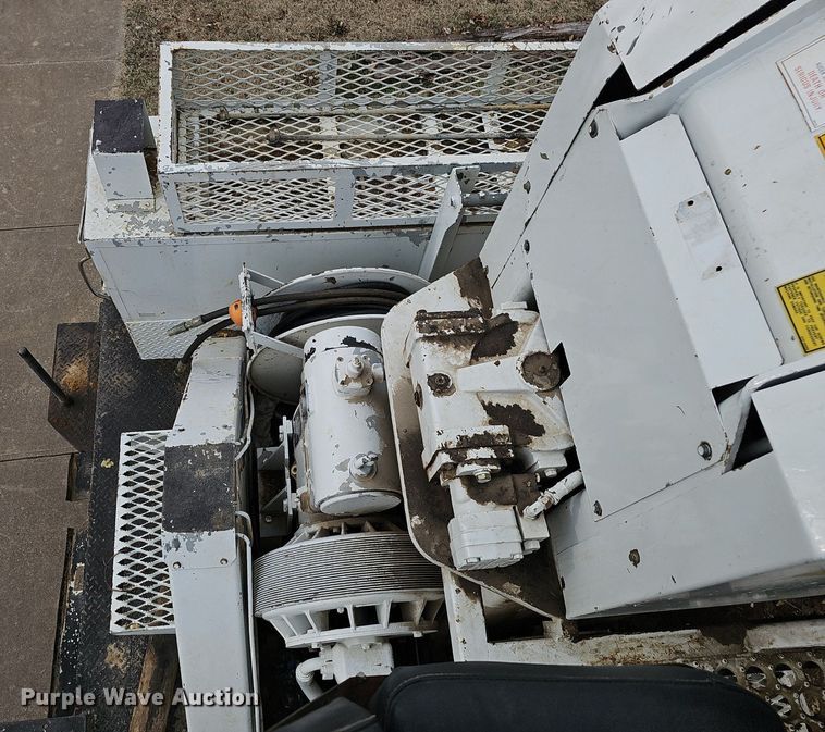 image for item NP9343 1985 Ford F8000 digger derrick truck