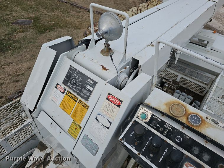 image for item NP9343 1985 Ford F8000 digger derrick truck