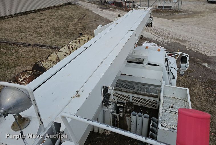 image for item NP9343 1985 Ford F8000 digger derrick truck