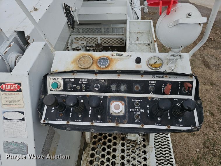 image for item NP9343 1985 Ford F8000 digger derrick truck