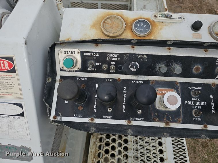 image for item NP9343 1985 Ford F8000 digger derrick truck