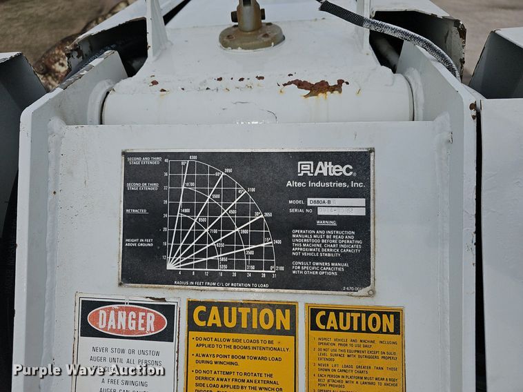 image for item NP9343 1985 Ford F8000 digger derrick truck