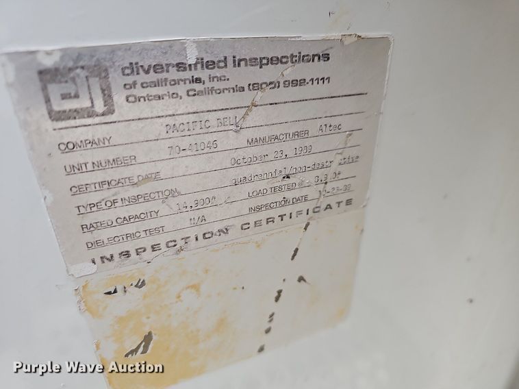 image for item NP9343 1985 Ford F8000 digger derrick truck