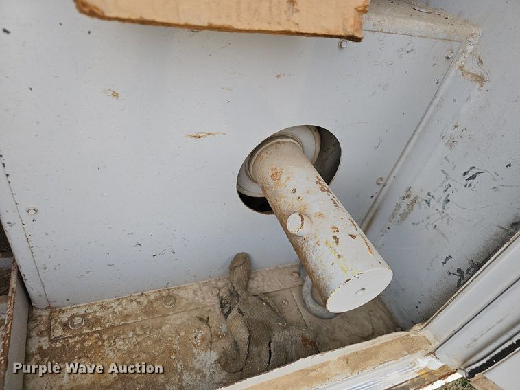 image for item NP9343 1985 Ford F8000 digger derrick truck