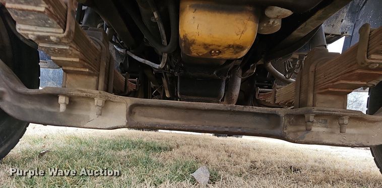 image for item NP9343 1985 Ford F8000 digger derrick truck