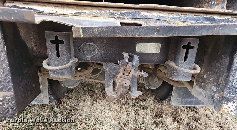 image for item NP9343 1985 Ford F8000 digger derrick truck