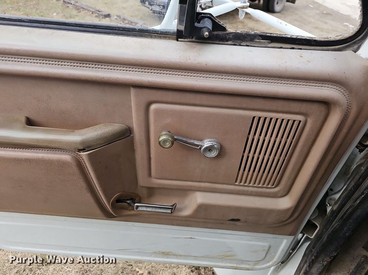 image for item NP9343 1985 Ford F8000 digger derrick truck