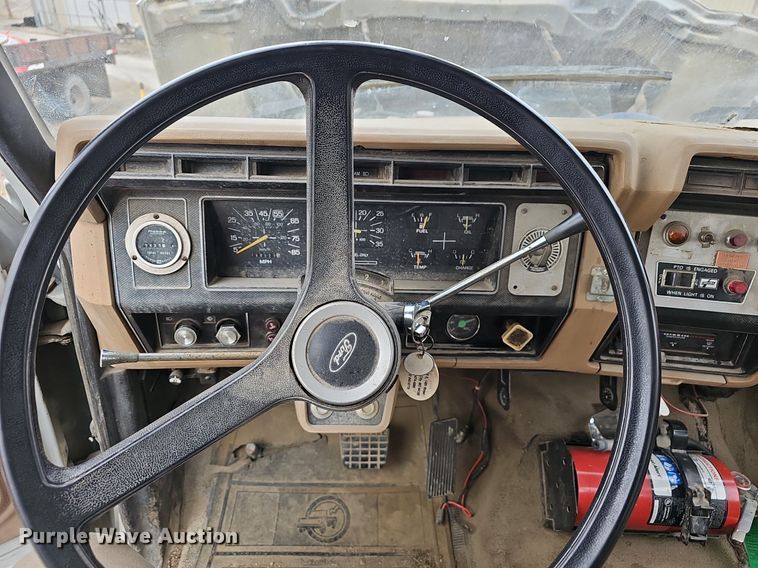 image for item NP9343 1985 Ford F8000 digger derrick truck