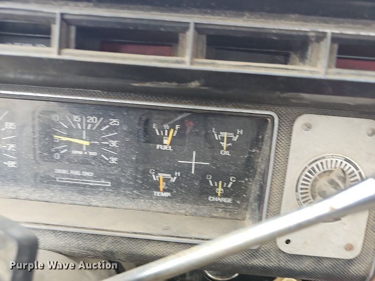 image for item NP9343 1985 Ford F8000 digger derrick truck