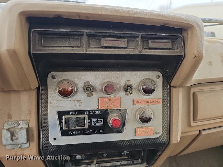 image for item NP9343 1985 Ford F8000 digger derrick truck