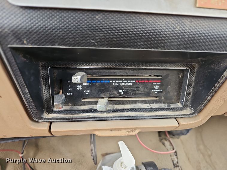 image for item NP9343 1985 Ford F8000 digger derrick truck