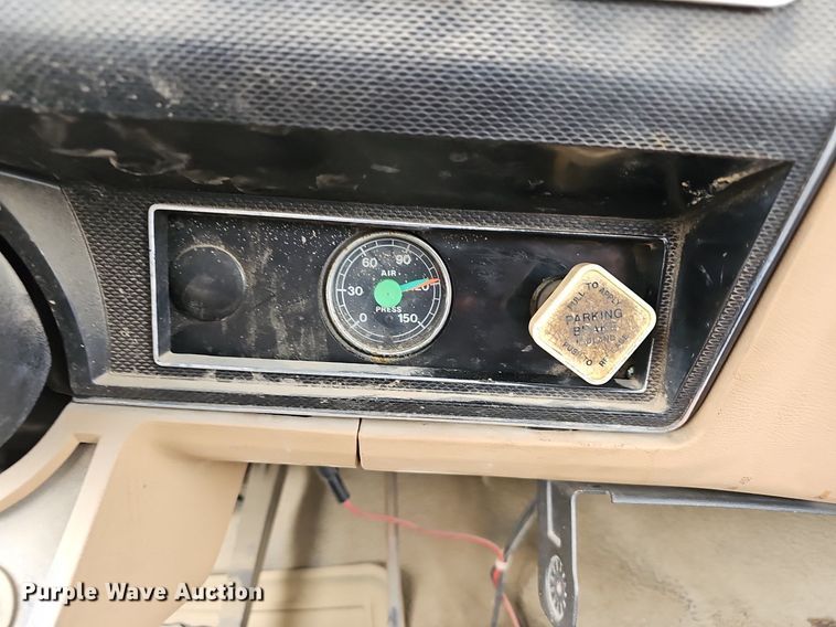 image for item NP9343 1985 Ford F8000 digger derrick truck