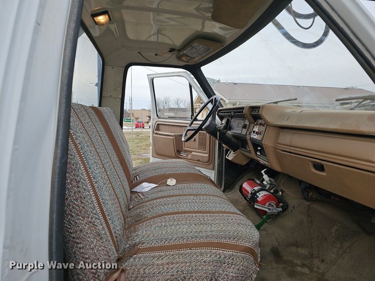 image for item NP9343 1985 Ford F8000 digger derrick truck