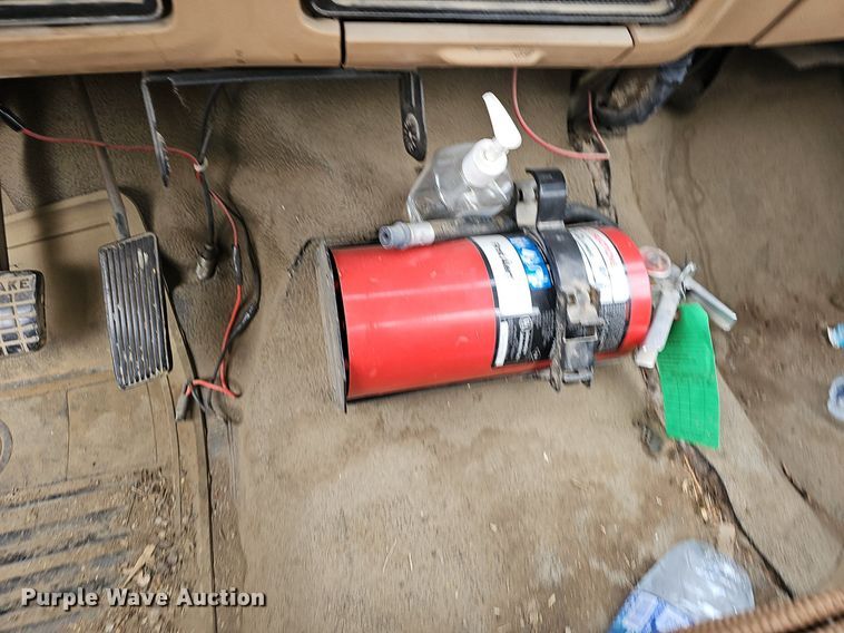 image for item NP9343 1985 Ford F8000 digger derrick truck