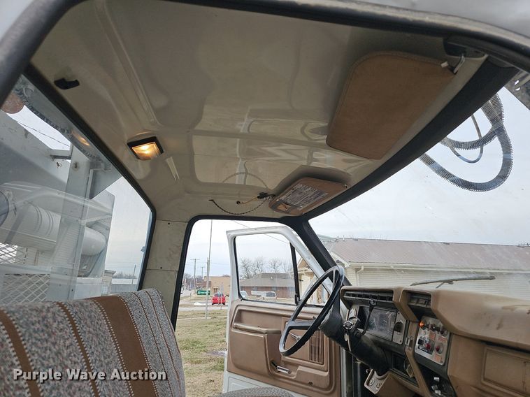 image for item NP9343 1985 Ford F8000 digger derrick truck