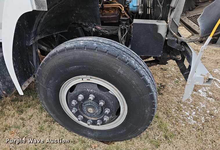 image for item NP9343 1985 Ford F8000 digger derrick truck