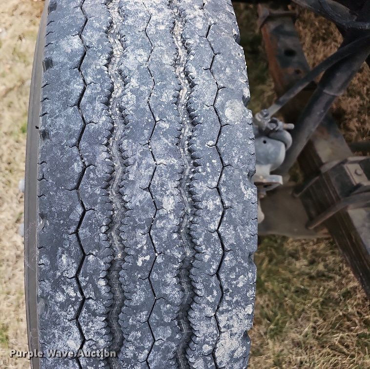 image for item NP9343 1985 Ford F8000 digger derrick truck