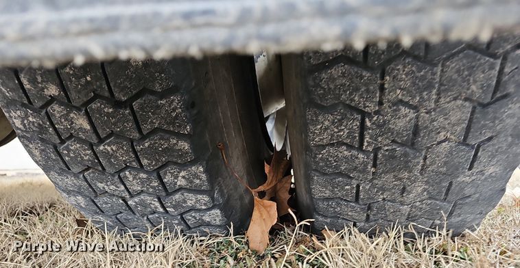 image for item NP9343 1985 Ford F8000 digger derrick truck