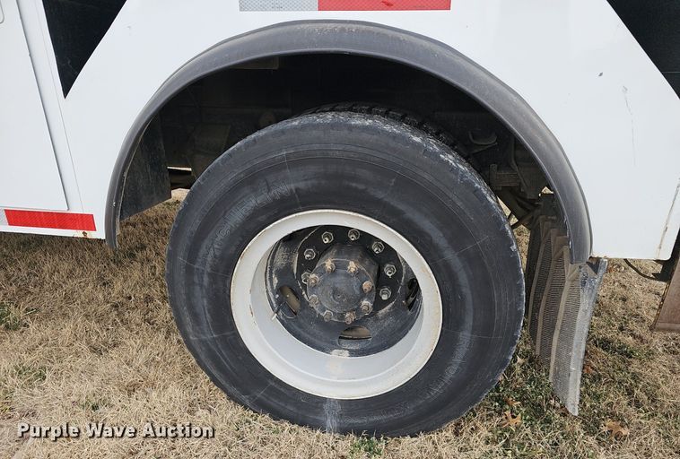 image for item NP9343 1985 Ford F8000 digger derrick truck