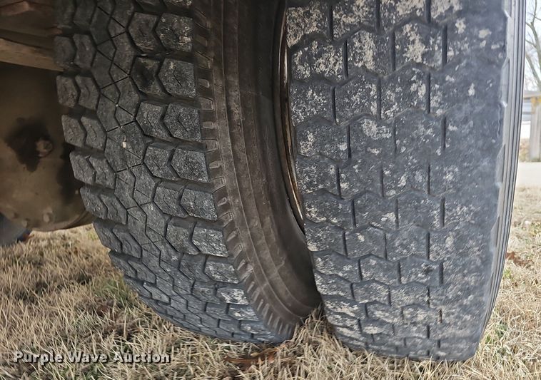 image for item NP9343 1985 Ford F8000 digger derrick truck