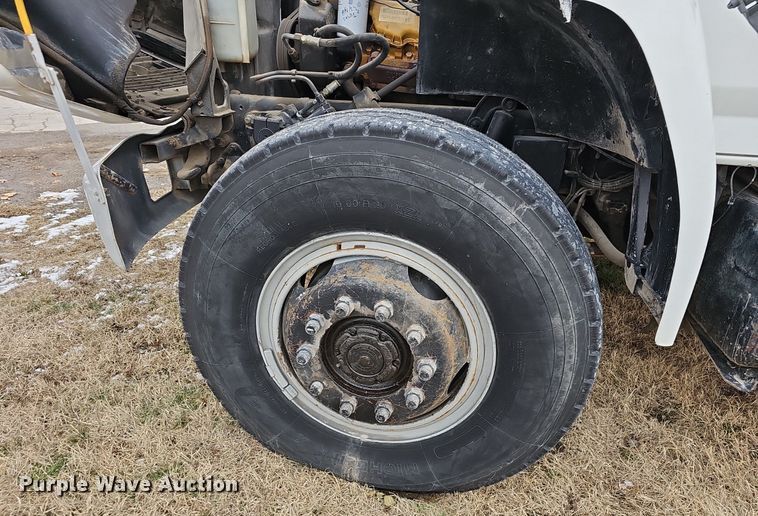 image for item NP9343 1985 Ford F8000 digger derrick truck