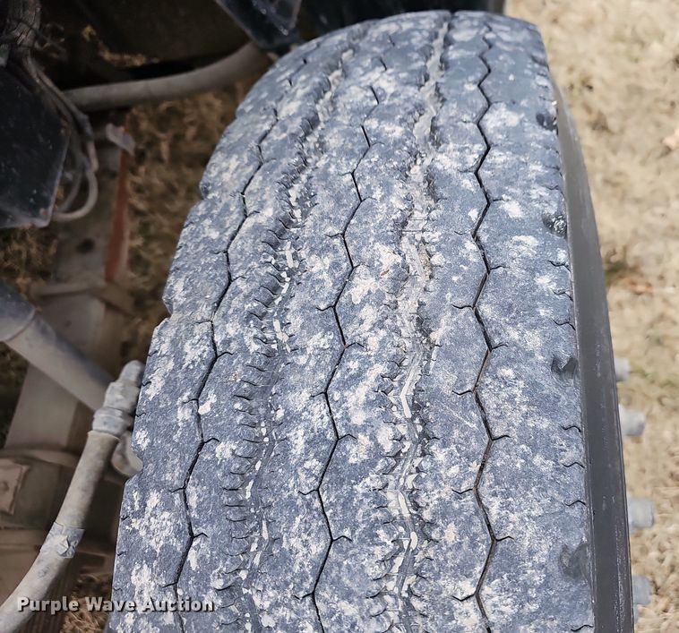 image for item NP9343 1985 Ford F8000 digger derrick truck