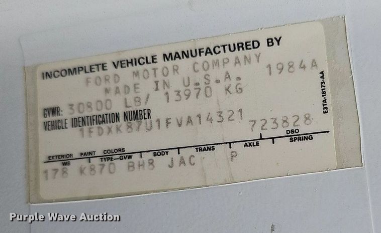 image for item NP9343 1985 Ford F8000 digger derrick truck