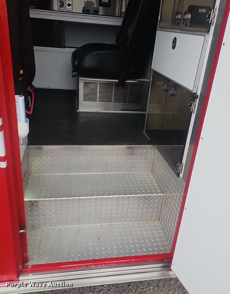 image for item NP9346 2016 Ford F450 Super Duty XLT ambulance