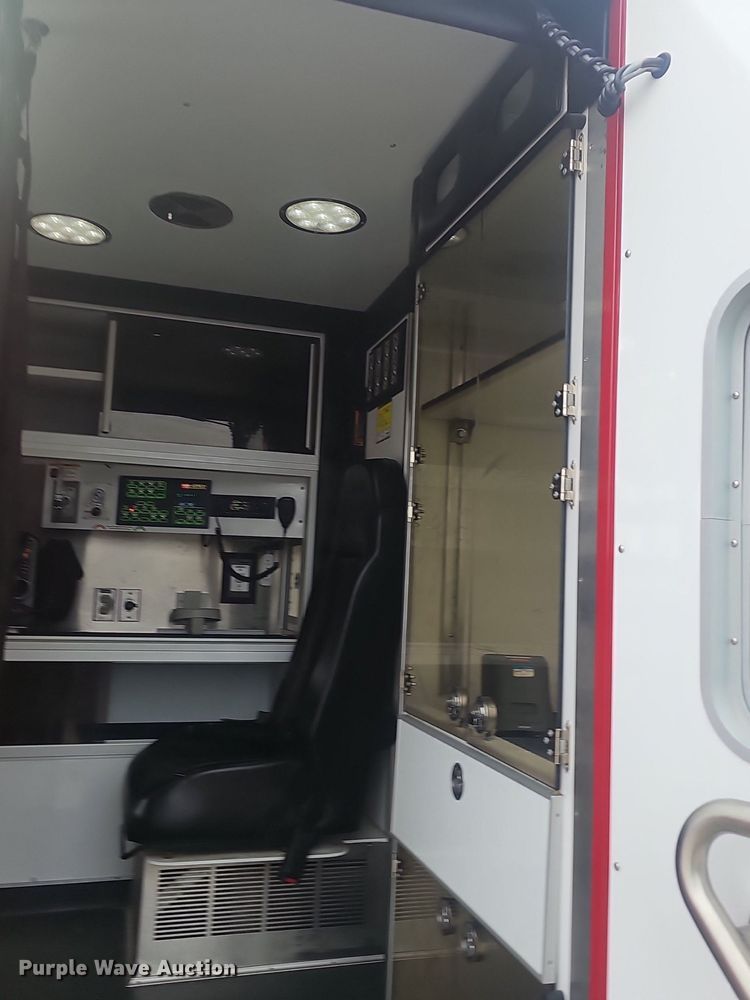 image for item NP9346 2016 Ford F450 Super Duty XLT ambulance