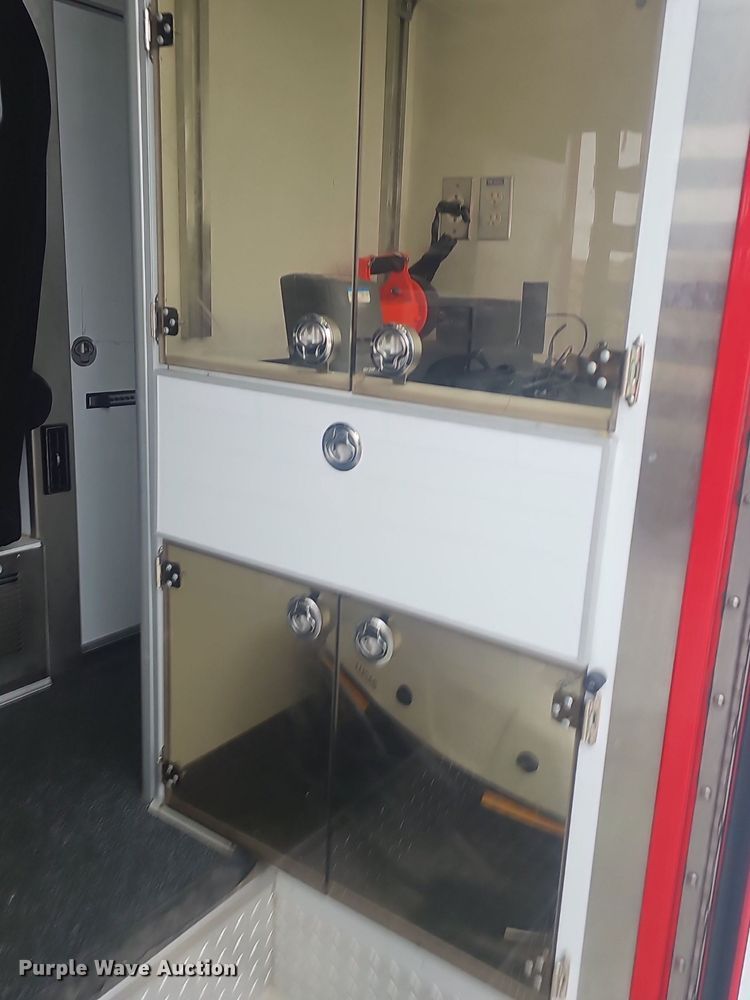 image for item NP9346 2016 Ford F450 Super Duty XLT ambulance