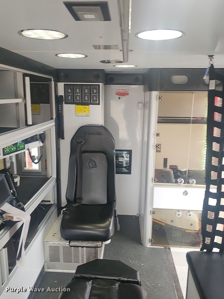 image for item NP9346 2016 Ford F450 Super Duty XLT ambulance