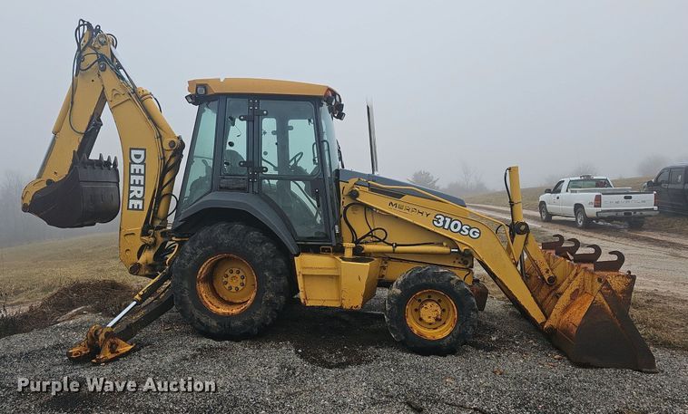 image for item NP9349 2004 John Deere 310SG backhoe