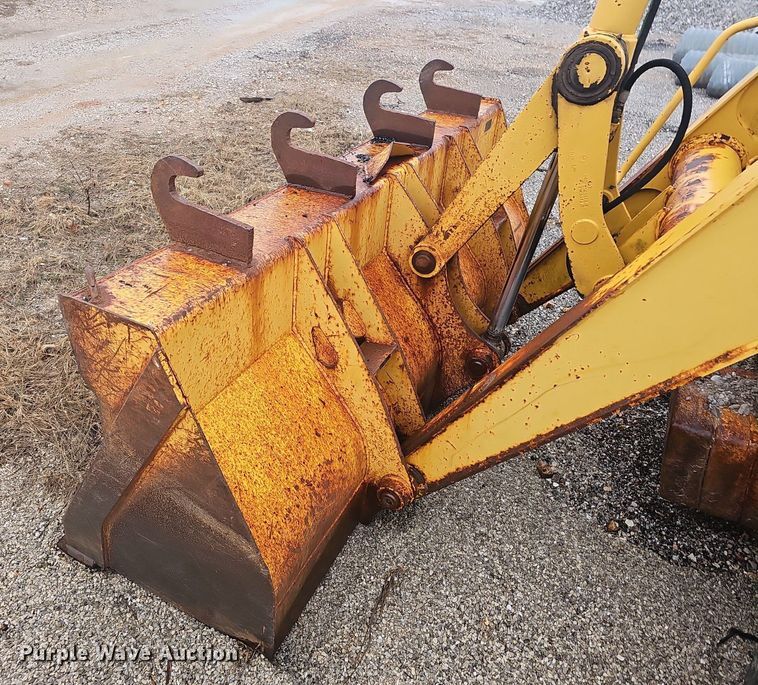 image for item NP9349 2004 John Deere 310SG backhoe