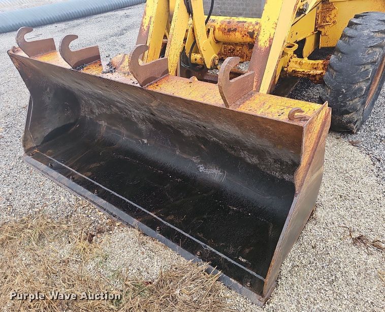 image for item NP9349 2004 John Deere 310SG backhoe