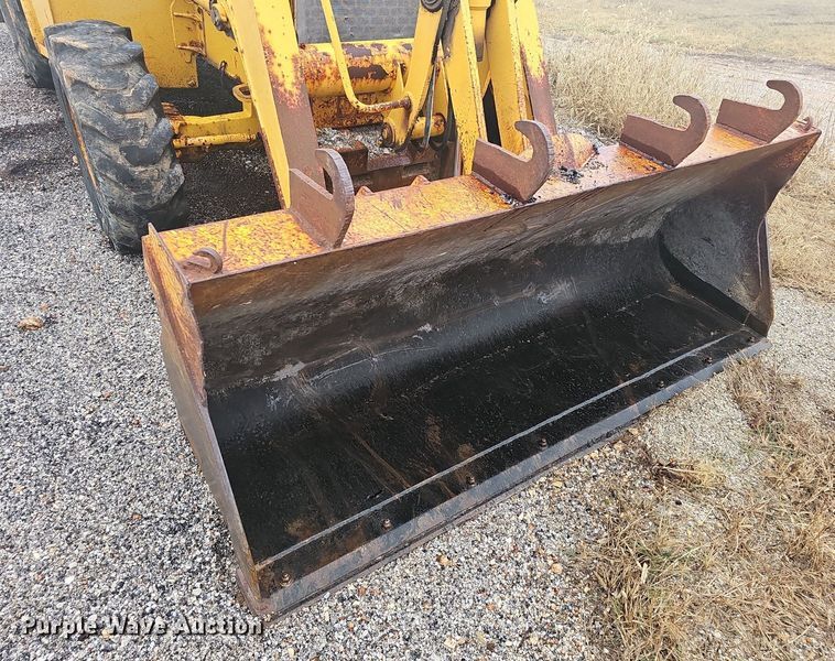 image for item NP9349 2004 John Deere 310SG backhoe