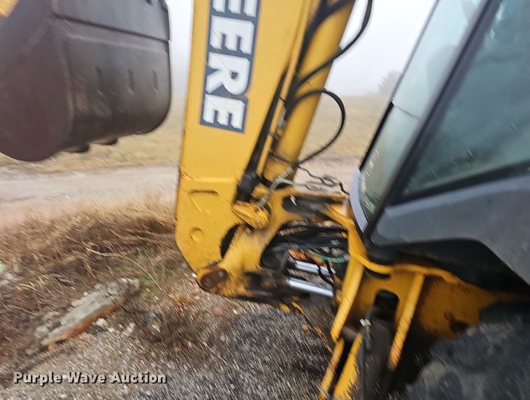 image for item NP9349 2004 John Deere 310SG backhoe