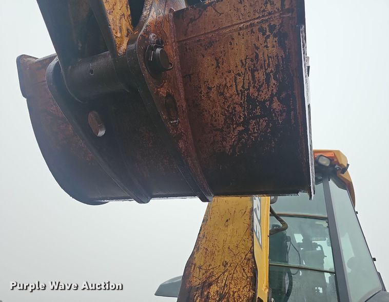 image for item NP9349 2004 John Deere 310SG backhoe