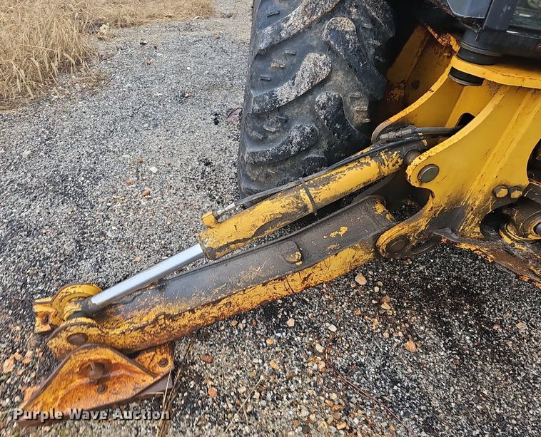 image for item NP9349 2004 John Deere 310SG backhoe