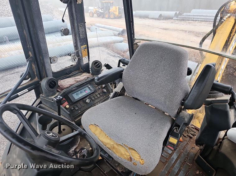 image for item NP9349 2004 John Deere 310SG backhoe