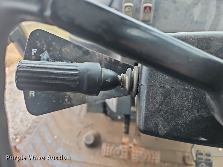 image for item NP9349 2004 John Deere 310SG backhoe