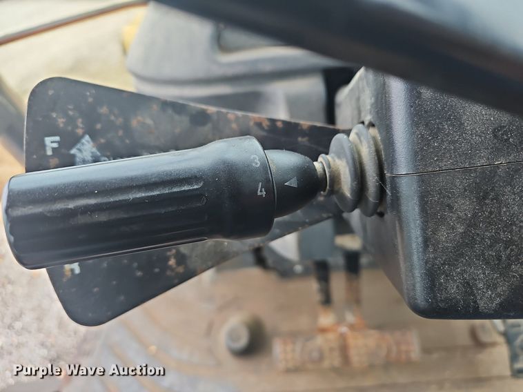 image for item NP9349 2004 John Deere 310SG backhoe