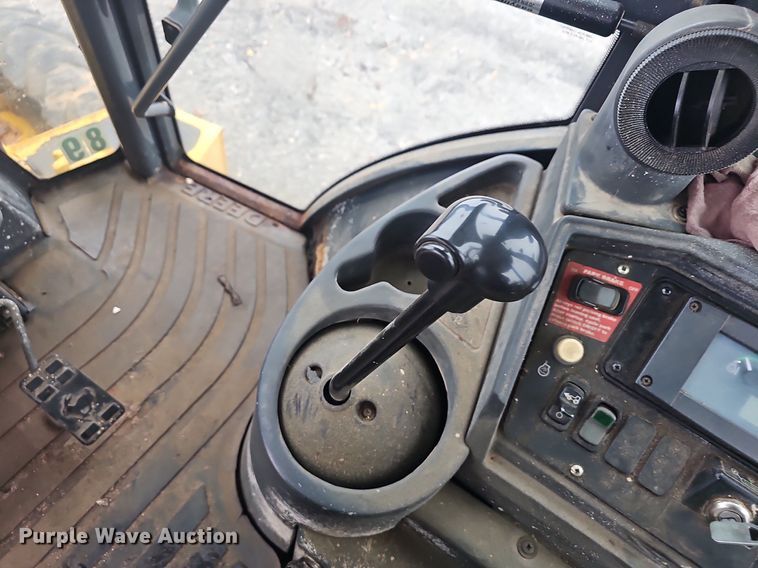 image for item NP9349 2004 John Deere 310SG backhoe