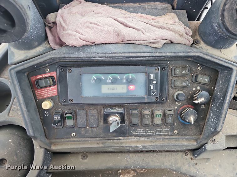 image for item NP9349 2004 John Deere 310SG backhoe