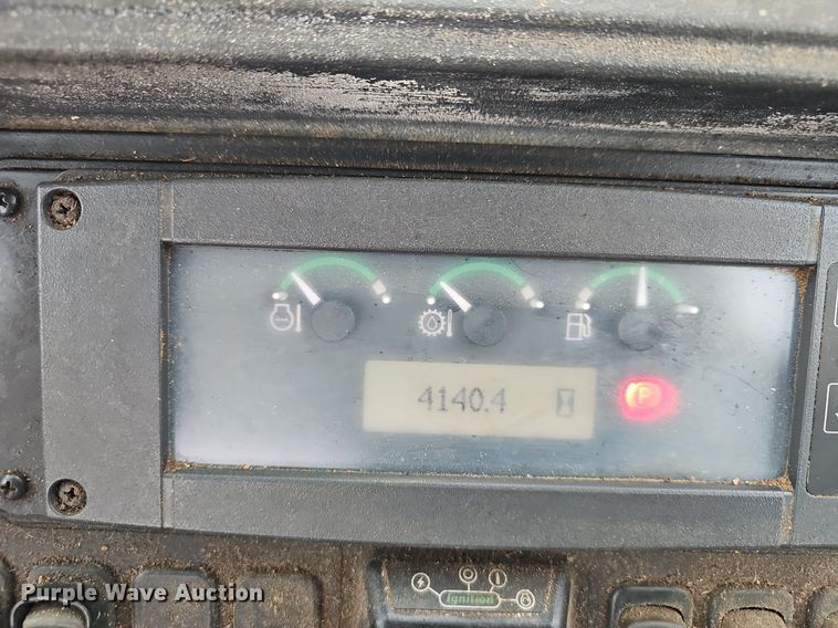 image for item NP9349 2004 John Deere 310SG backhoe