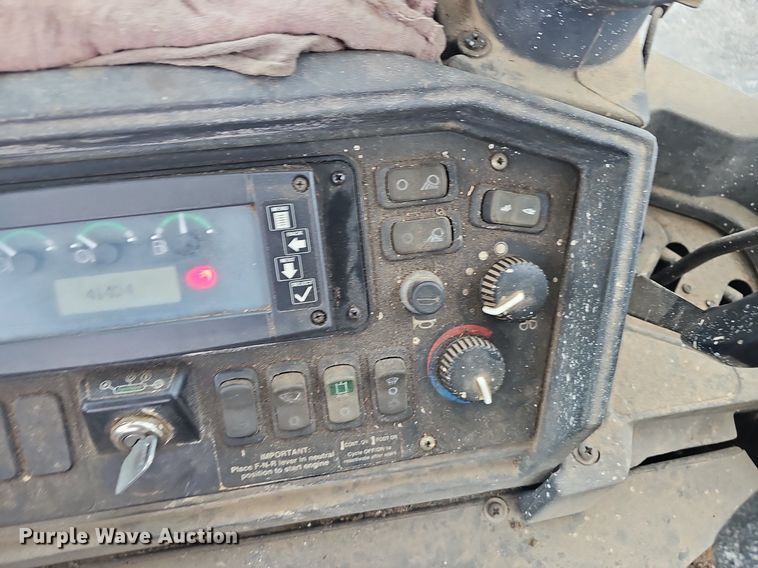 image for item NP9349 2004 John Deere 310SG backhoe