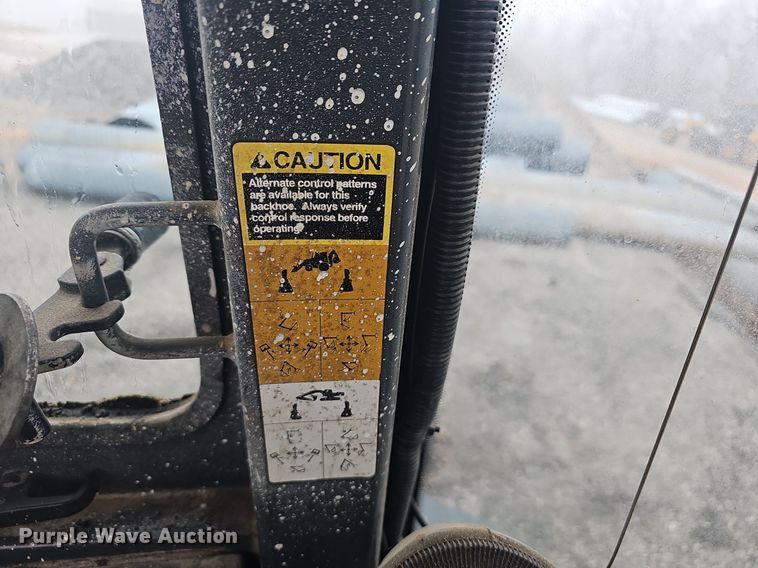 image for item NP9349 2004 John Deere 310SG backhoe