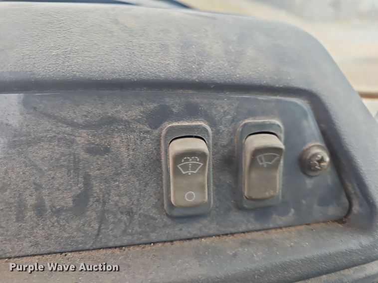 image for item NP9349 2004 John Deere 310SG backhoe